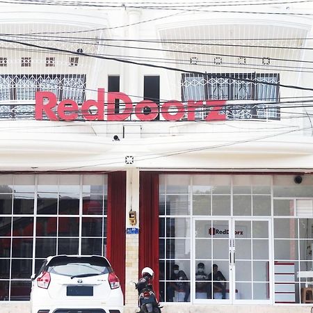 Reddoorz @ Jalan Tanjung Blitar Hotel Exterior photo