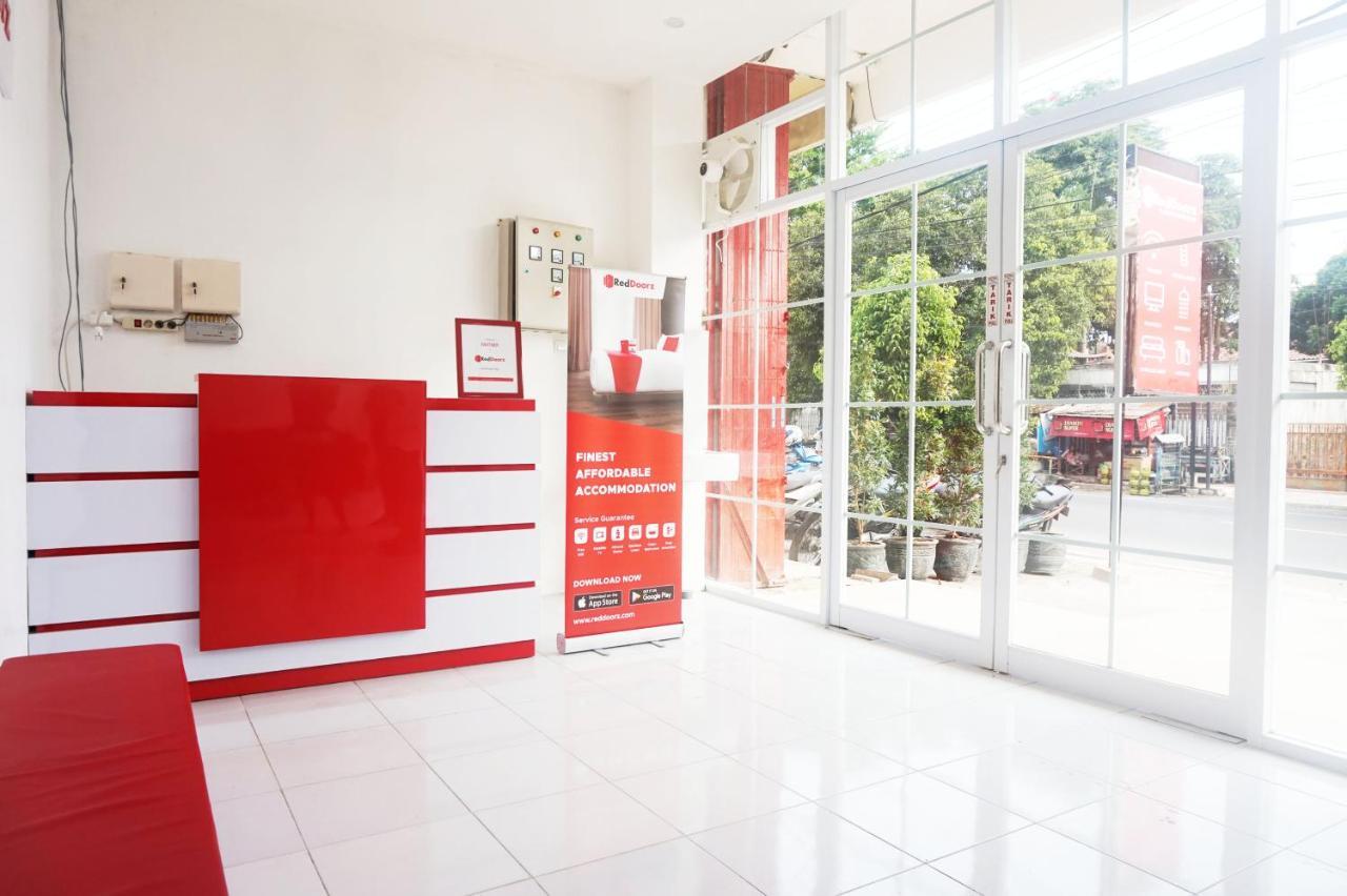 Reddoorz @ Jalan Tanjung Blitar Hotel Exterior photo